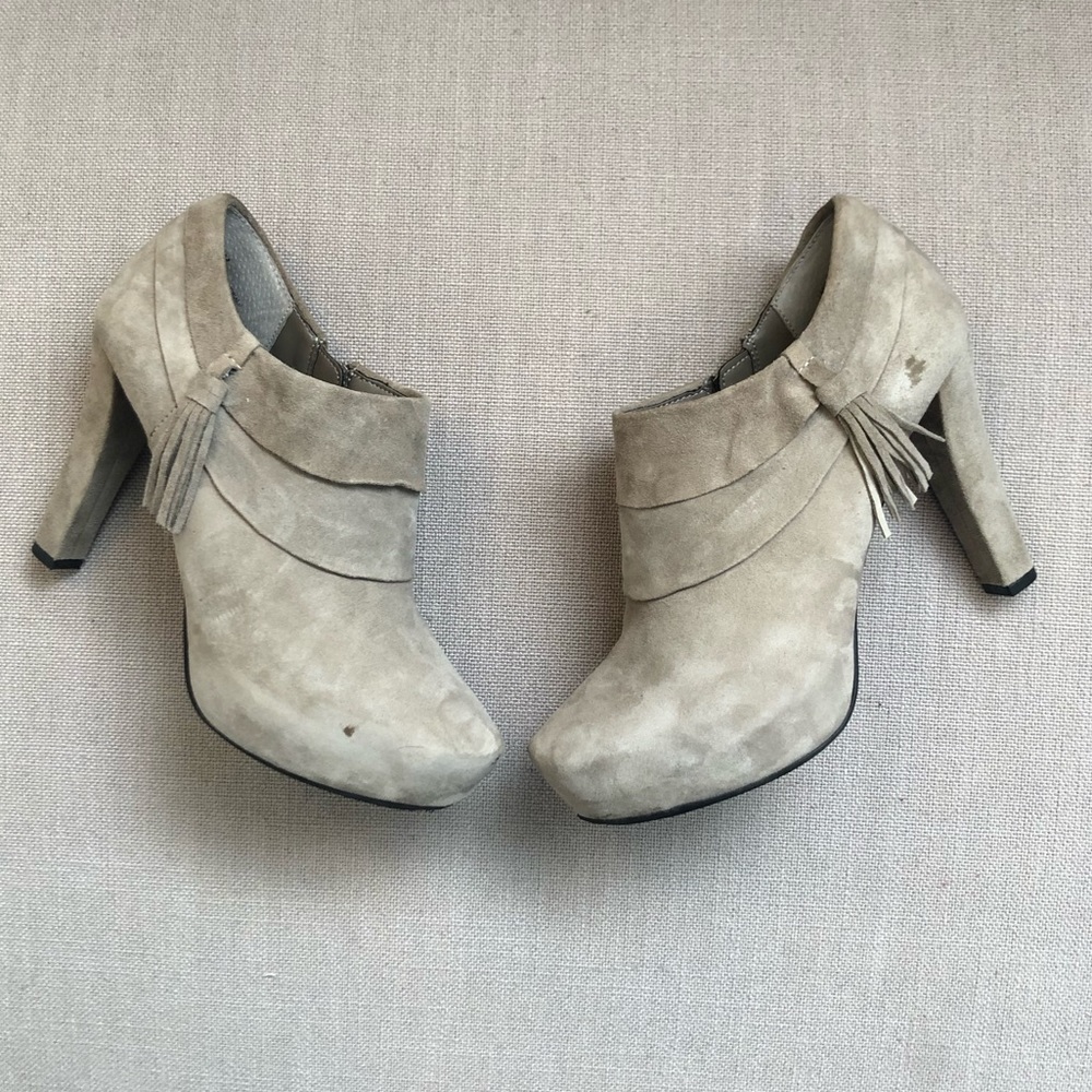 Me Too Lasky Grey Suede Booties
